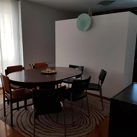 בית הארחה Yellow House