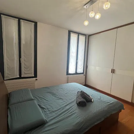 בית הארחה Yellow House מנדריסיו