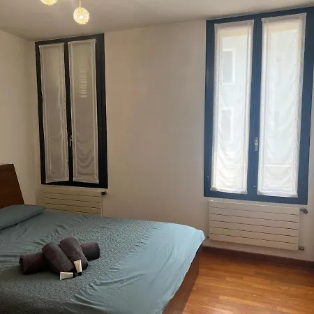 בית הארחה Yellow House מנדריסיו