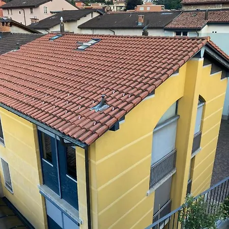 בית הארחה Yellow House מנדריסיו